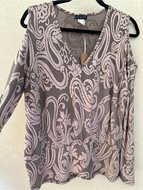 VENUS Gray and Light Pink Paisley Waistband Top